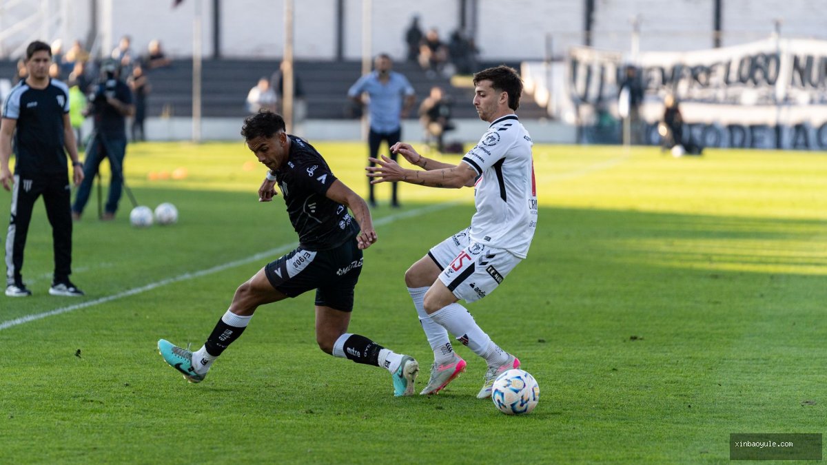 法国2-0摩洛哥锁定世界杯四强席位 法国2-0摩洛哥锁定世界杯四强席位